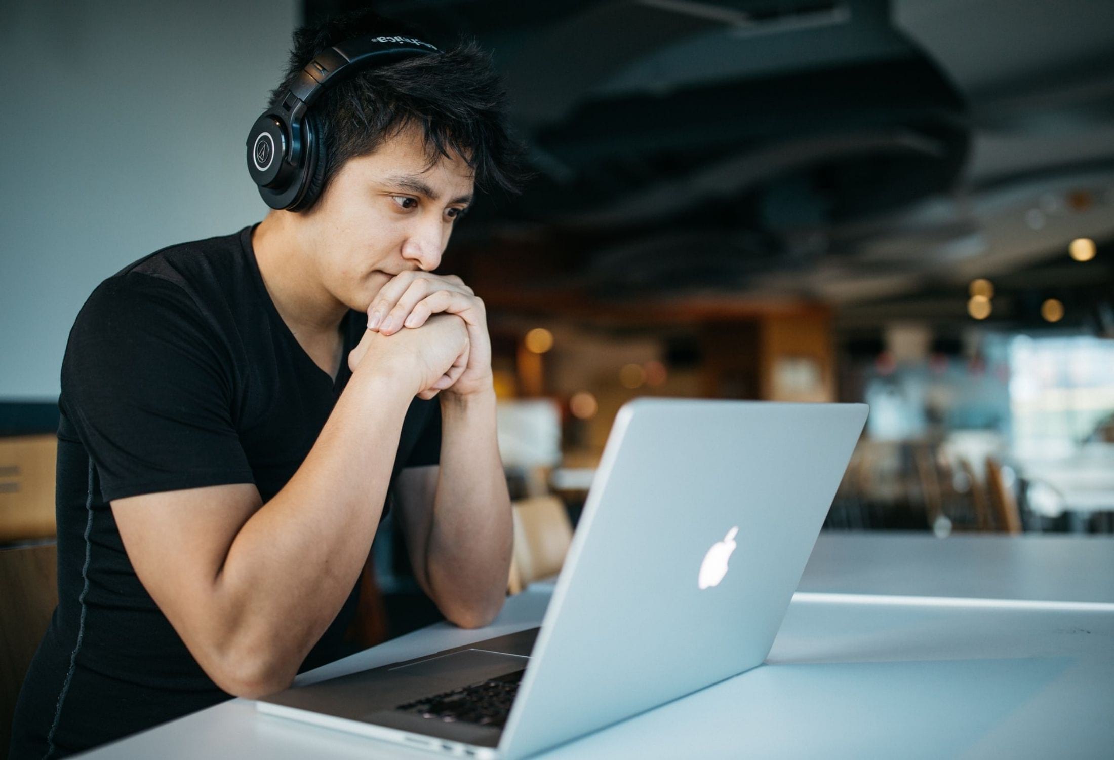 Cold Call Vs. Cold Email For Sales Prospecting